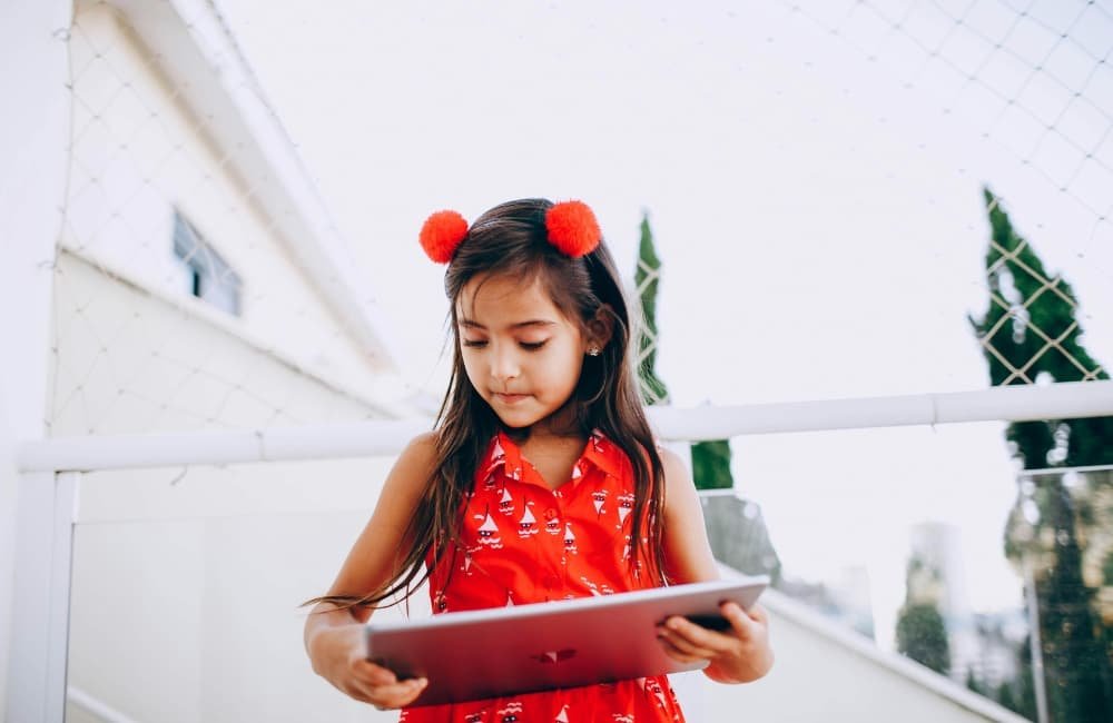 Main Risks of Smart Technology Children Face Today